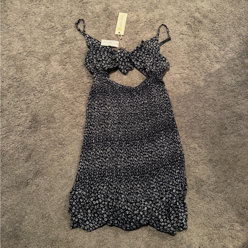 Dress - Picture 3 of 3